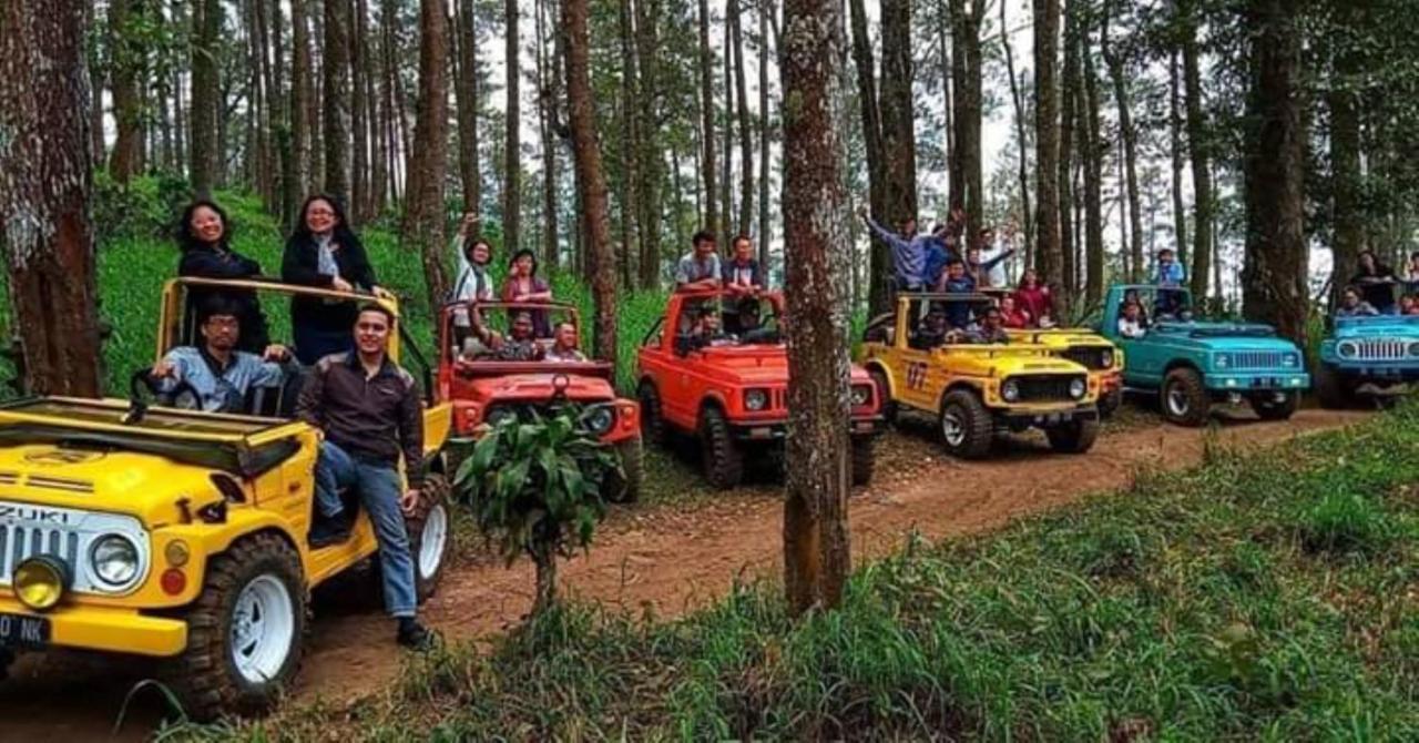Lawu Forest Camp Sarangan Exterior photo